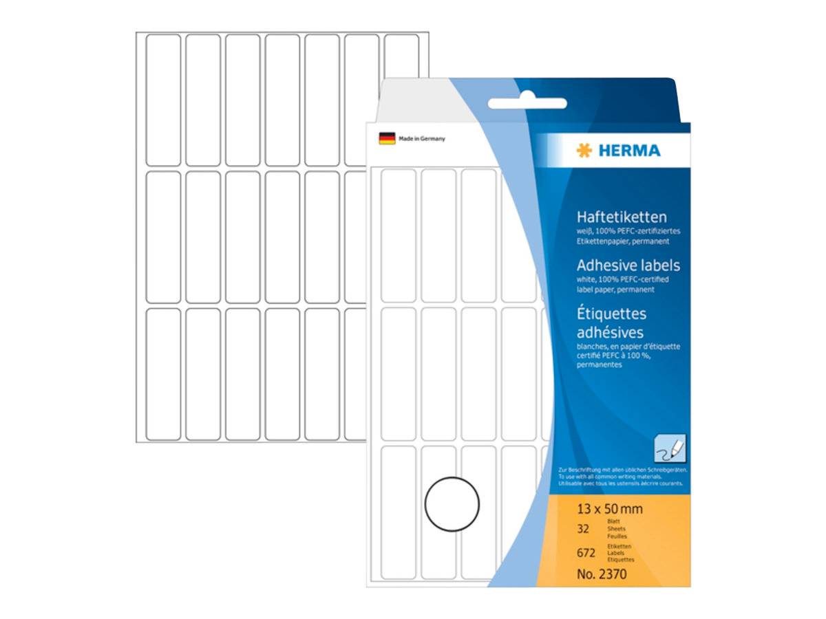 Verpackung für HERMA-Hafteetiketten, zeigt zwei Blätter mit blanken rechteckigen Etiketten; die Vorderseite der Packung listet '13 x 50 mm', '32', '672' und 'Nr. 2370' auf.