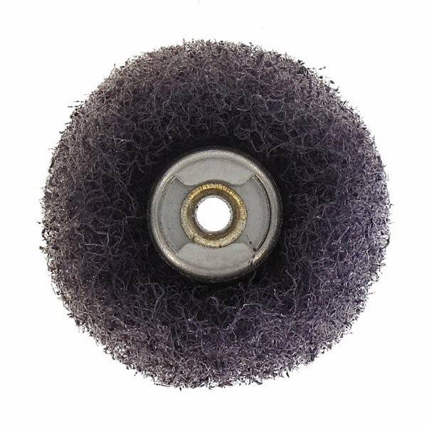 Eine kreisförmige Schleifbürste mit dichten, dunklen Fasern, die einen zentralen Metallnabe umgeben, die zum Reinigen oder Polieren von Oberflächen verwendet wird.