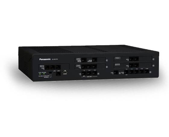 Schwarze Panasonic-Rackeinbauelektronik mit mehreren Front-Panel-Anschlüssen, Steckplätzen und Steuerungsbeschriftungen auf weißem Hintergrund.