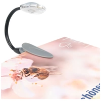 Die LED Leseleuchte inklusive der 2 Stück CR2016 Lithium Batterien Die LED Leseleuchte inklusive der 2 Stück CR2016 Lithium Batterien