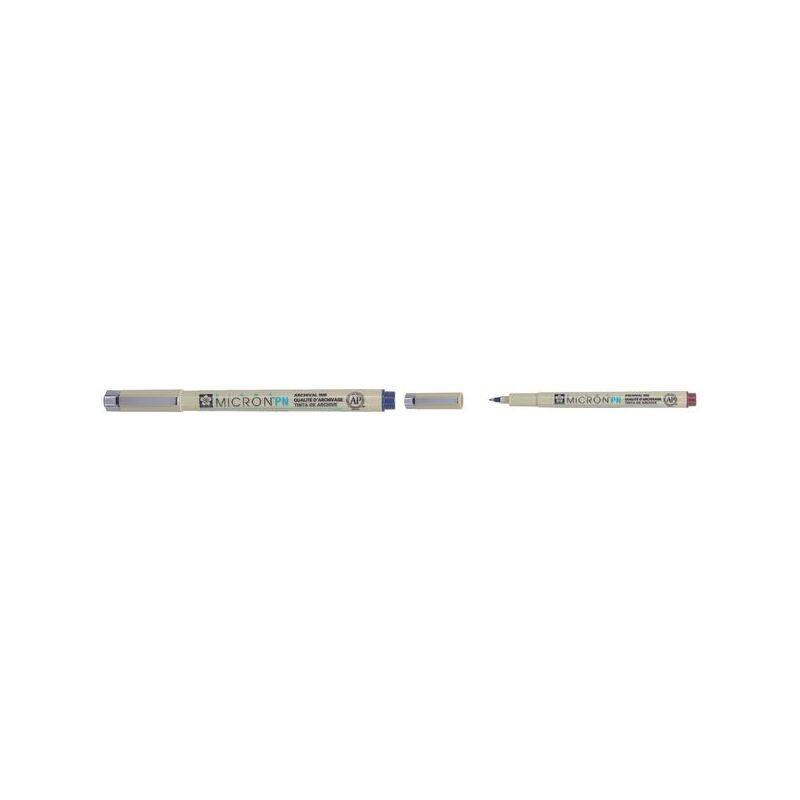 Zwei Micron Pigma-Stifte, einer mit blauen Details und einer mit Sepiafarbe, horizontal angeordnet mit abgenommenen Kappen und sichtbaren feinen Spitzen.