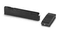 Zwei schwarze rechteckige Batterien auf weißem Hintergrund dargestellt, eine lange und eine kleinere, jeweils separat angewinkelt.