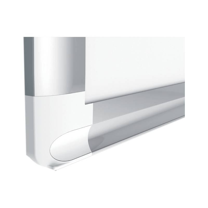 Detailaufnahme des Randes eines Whiteboards mit elegantem silber-weißem Design, abgerundeter Ecke und einem Markerfach darunter.