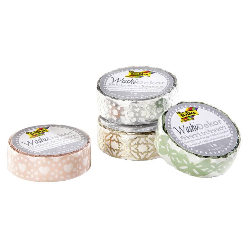 Vier Rollen dekorativen Washi-Klebebands in verschiedenen Pastellfarben und Mustern, darunter Herzen und geometrische Designs, sind gestapelt und ausgestellt.