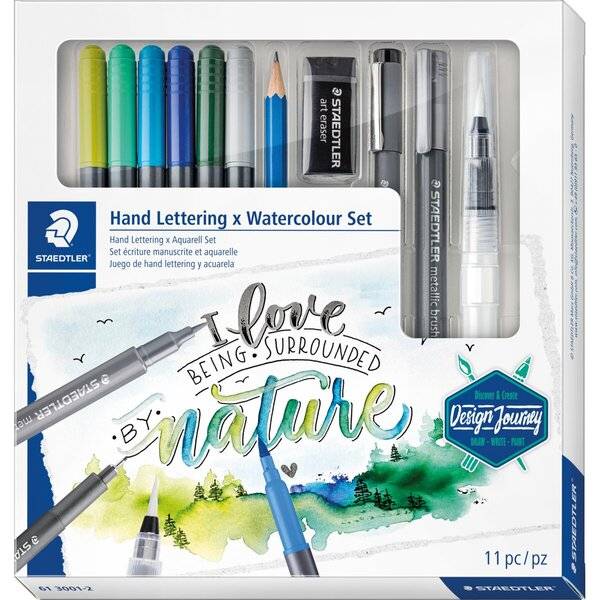 Staedtler Handlettering x Aquarellset Box mit 11 Kunstmaterialien, einschließlich Farbmarkern, Stiften, Pinseln und einem Aquarellpinselstift.