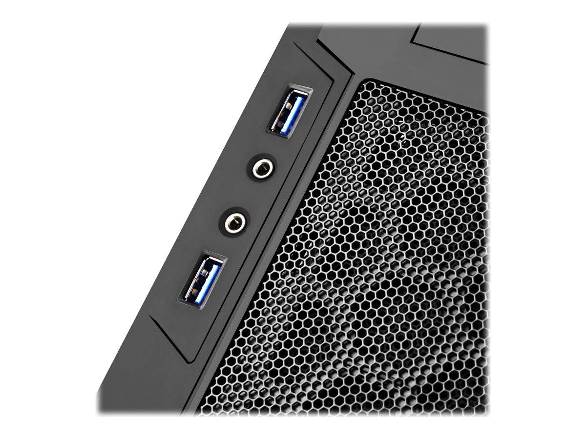 Nahaufnahme einer Computergehäuse-Frontblende mit zwei USB-Anschlüssen und zwei Audiobuchsen neben einem sechseckigen Lüftungsgitter.
