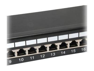 Nahaufnahme eines 16-Port-Netzwerk-Patchfeldes mit sichtbaren nummerierten Ethernet-Buchsen 9 bis 16.