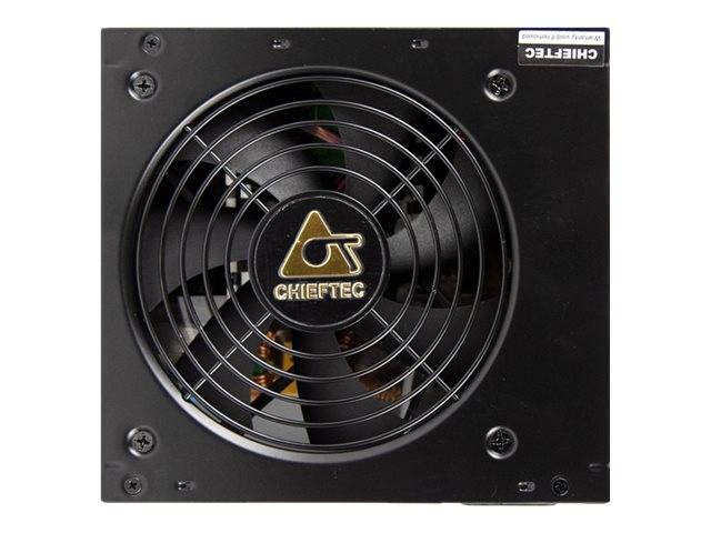 Nahaufnahme eines schwarzen Chieftec-Computernetzteils mit einem großen runden Kühlventilator und Logo auf dem mittleren Gitter.