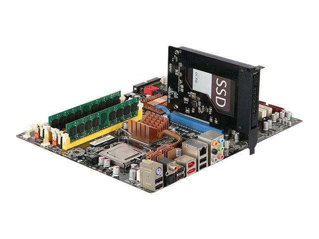 Computerplatine mit RAM, CPU, Kühlkörper, Anschlüssen und einer großen eingebauten SSD-Karte.
