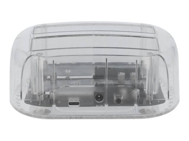 Transparente Schutzgehäuse, die ein kleines elektronisches Gerät mit Anschlüssen und einer DC-5V-Eingabe umschließt, Vorderansicht auf weißem Hintergrund