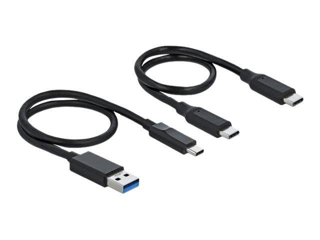 Zwei kurze schwarze USB-Kabel, eines mit USB-A auf USB-C und zwei mit USB-C-Anschlüssen, auf weißem Hintergrund dargestellt.