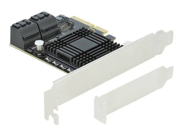 PCIe-Erweiterungskarte mit großem schwarzem Kühlkörper und zwei weißen Low-Profile-Halterungsplatten, die daneben auf weißem Hintergrund gezeigt werden.