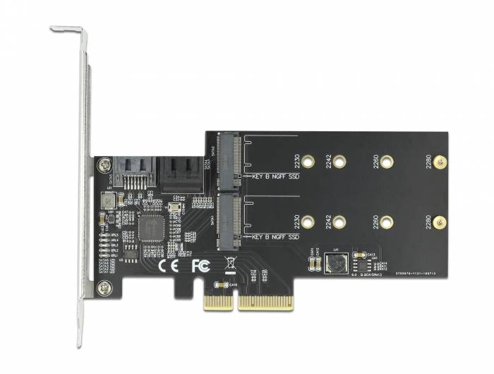 PCIe-Erweiterungskarte mit mehreren M.2-Steckplätzen für SSDs, dargestellt mit einer Metallhalterung und Kantenverbinder auf weißem Hintergrund