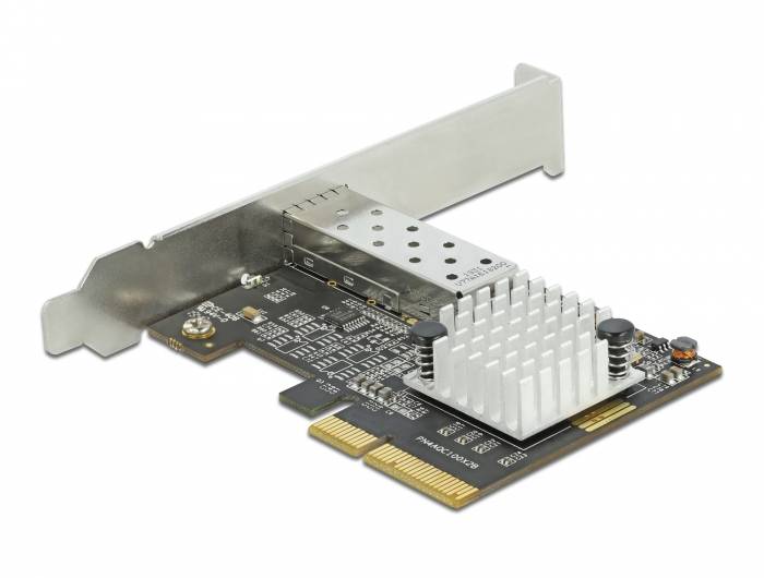 Netzwerk-Erweiterungskarte mit metallischer PCIe-Halterung und weißem Kühlkörper auf einer Leiterplatte, gezeigt auf weißem Hintergrund.