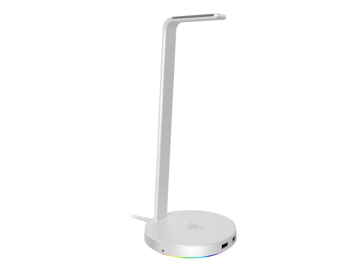 Ein weißer Kopfhörerständer mit elegantem Design, einer kreisförmigen Basis, einem beleuchteten Ring am unteren Ende und USB-Anschlüssen an der Seite.