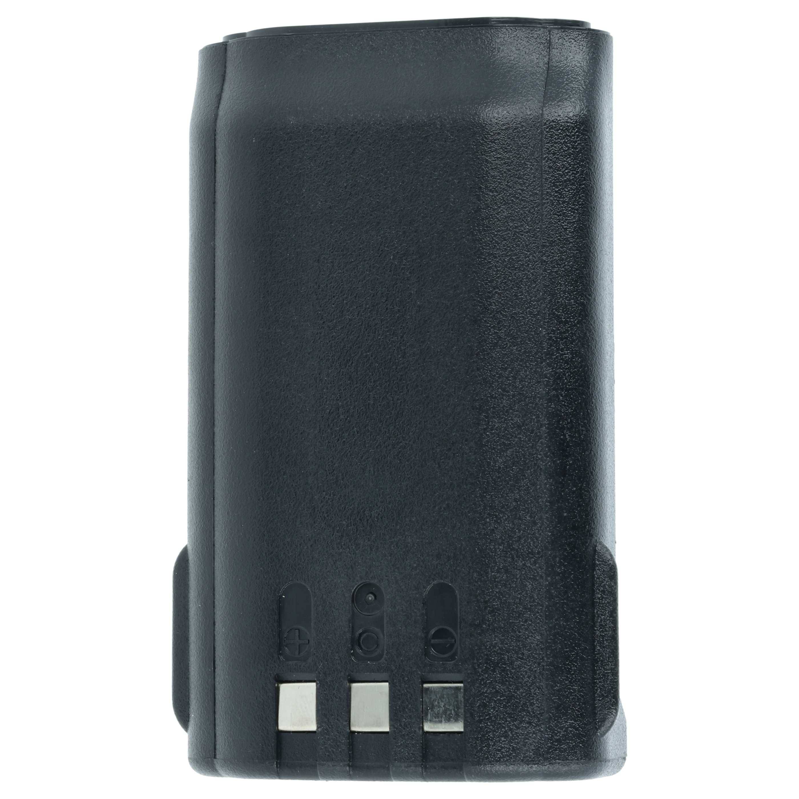 Ein schwarzes wiederaufladbares Batteriepack mit drei metallischen Kontakten, die auf der Unterseite sichtbar sind.
