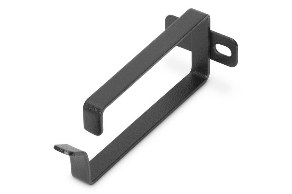 Ein schwarzer Metallhalter mit zwei Armen und einer Befestigungslochung an einem Ende, der zum Stützen oder Sichern von Objekten an einer Oberfläche konzipiert ist.