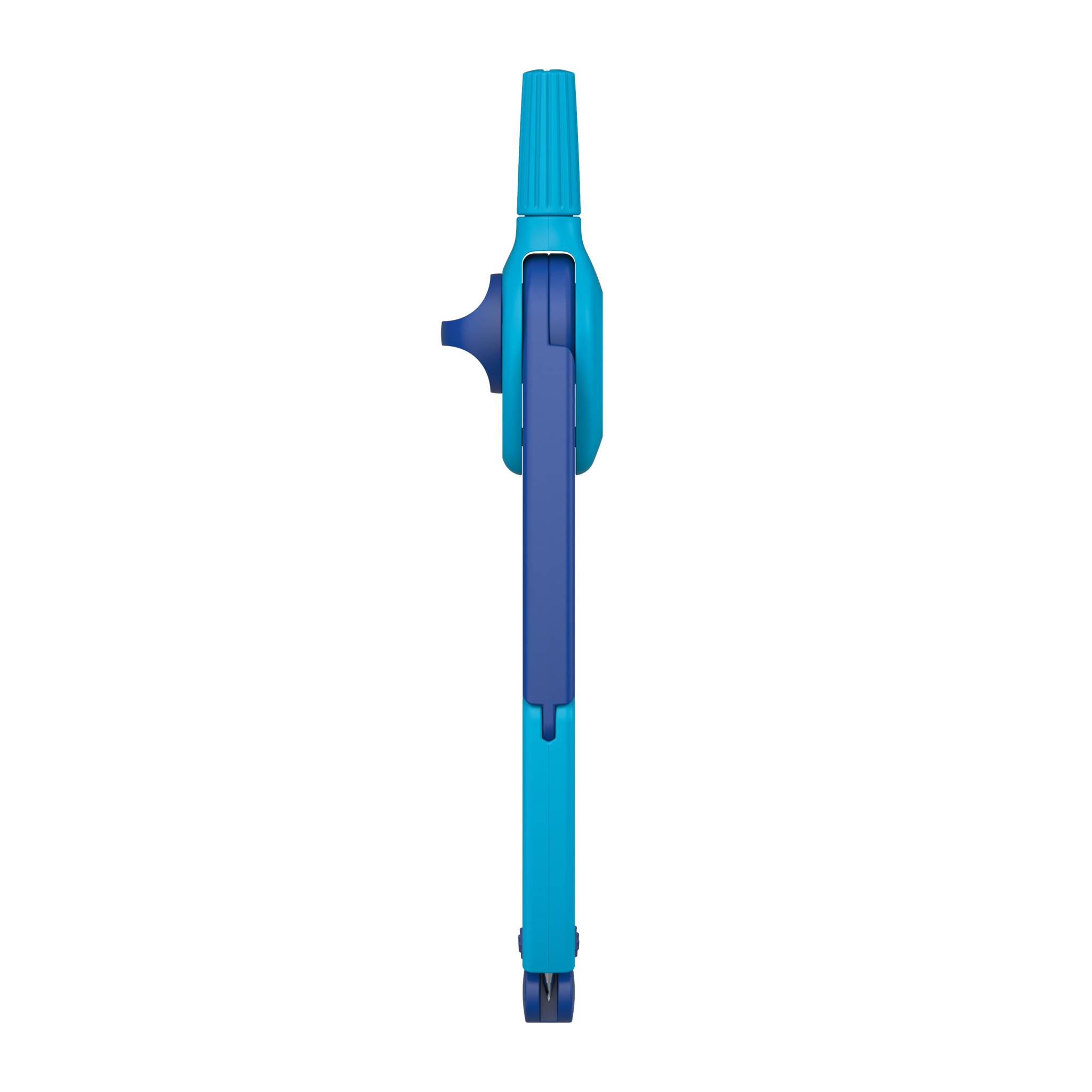 Seitenansicht eines blauen Kunststoffstiftes mit Kappe und Clip auf weißem Hintergrund.