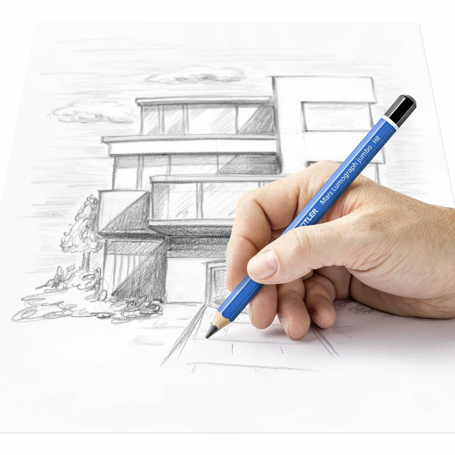 Eine Hand, die einen blauen Bleistift hält, skizziert ein modernes Hausdesign auf Papier.