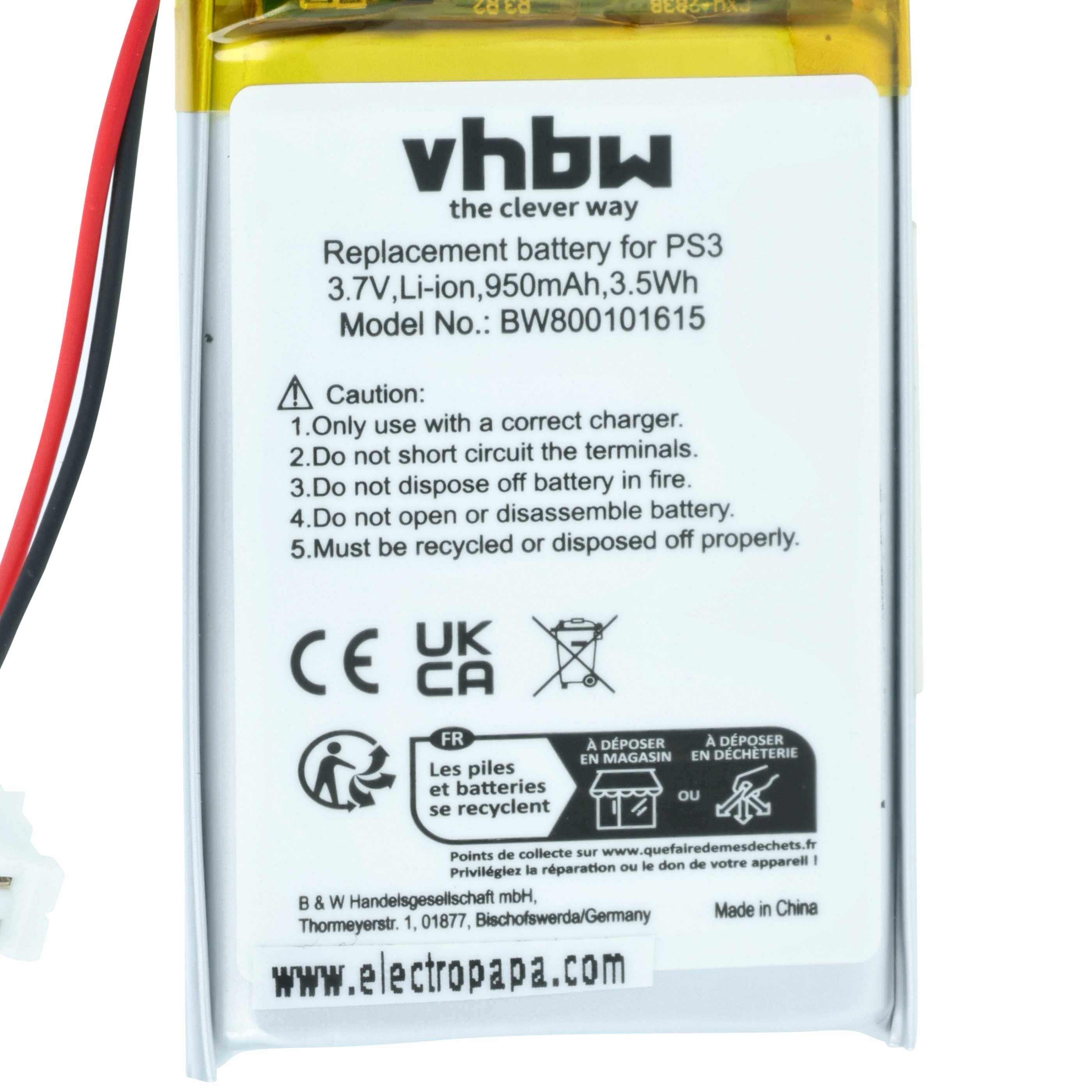 Eine Batterie für PS3 mit der Bezeichnung 'vhbw', 3,7V, Li-Ion, 950mAh mit Gebrauchsanweisung und Recycling-Logos. Modell-Nr.: B5M010615.