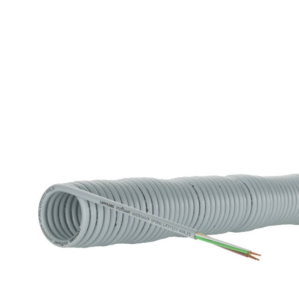 Grauer flexibler Rohrkabelkanal mit zwei sichtbaren farbigen elektrischen Drähten, die am Ende auf weißem Hintergrund herausragen.
