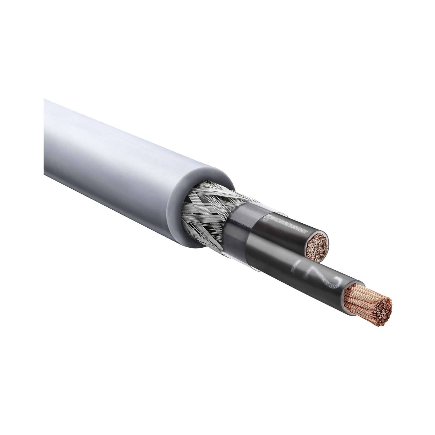 Querschnitt eines Koaxialkabels, das den inneren Kupferleiter, die Isolierschicht, die metallische Schirmung und die äußere Isolationsschicht zeigt.