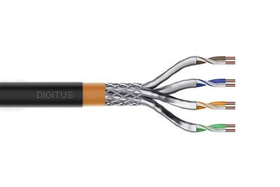 Schnittdarstellung eines vierpaarigen Ethernet-Kabels mit isolierten verdrillten Drahtpaaren, die am Ende freiliegen.
