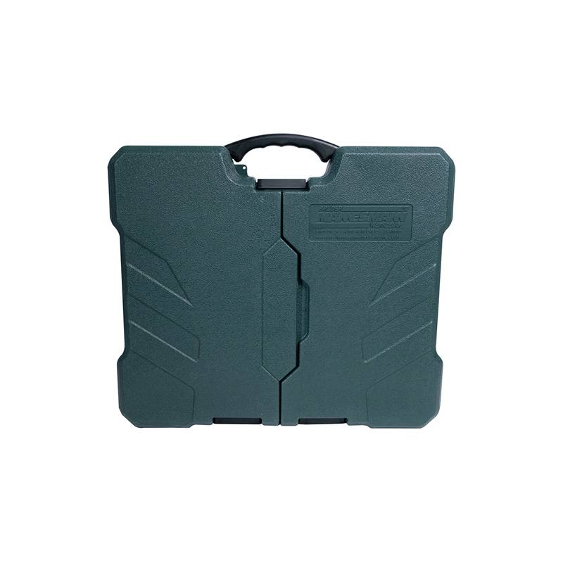 Ein geschlossener, dunkelgrüner Kunststoff-Transportkoffer mit Griff, verwendet zum Aufbewahren von Werkzeugen oder Ausrüstung, vor einem weißen Hintergrund.
