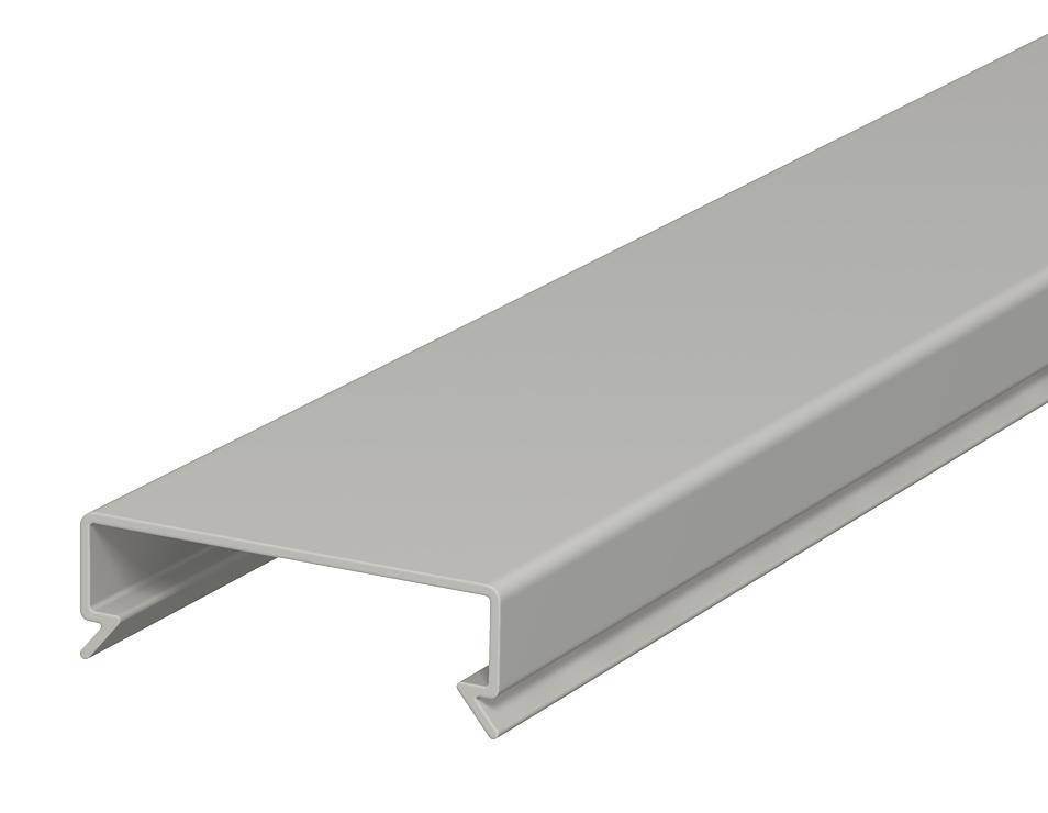 Eine Nahaufnahme eines beigen Metalleckschutzes, der zum Abschließen von Kanten im Bauwesen verwendet wird, mit seiner glatten Oberfläche und rechtwinkligen Gestaltung.
