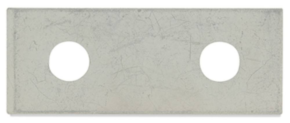 Eine rechteckige Betonoberfläche mit zwei kreisförmigen Ausschnitten, die eine hellgraue Farbe aufweist und schwache, zufällige Risse über die gesamte Oberfläche verteilt zeigt.