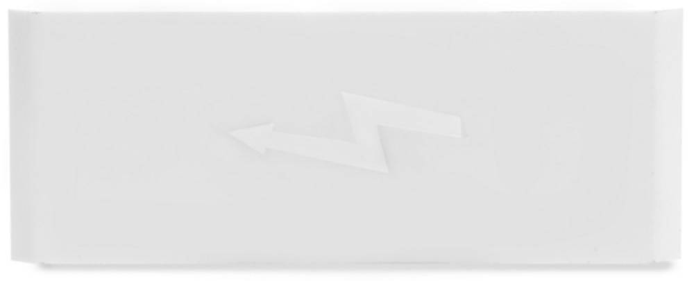 Ein weißes, rechteckiges Panel mit einem dezenten, erhabenen Blitzentwurf, der sich diagonal über die Oberfläche erstreckt.