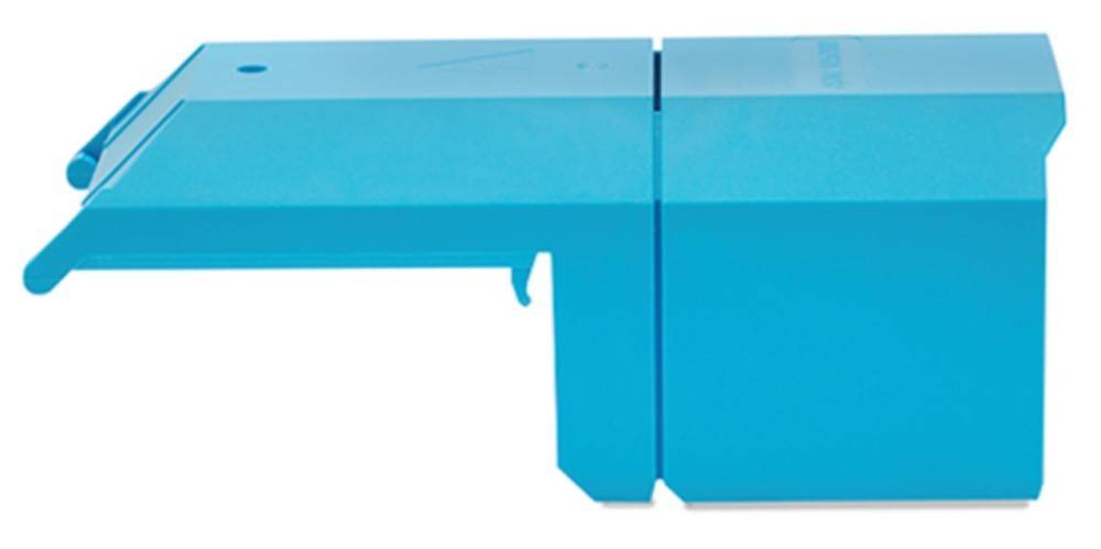 Blau-graues Winkelobjekt mit rechtwinkligem Design vor einem weißen Hintergrund.