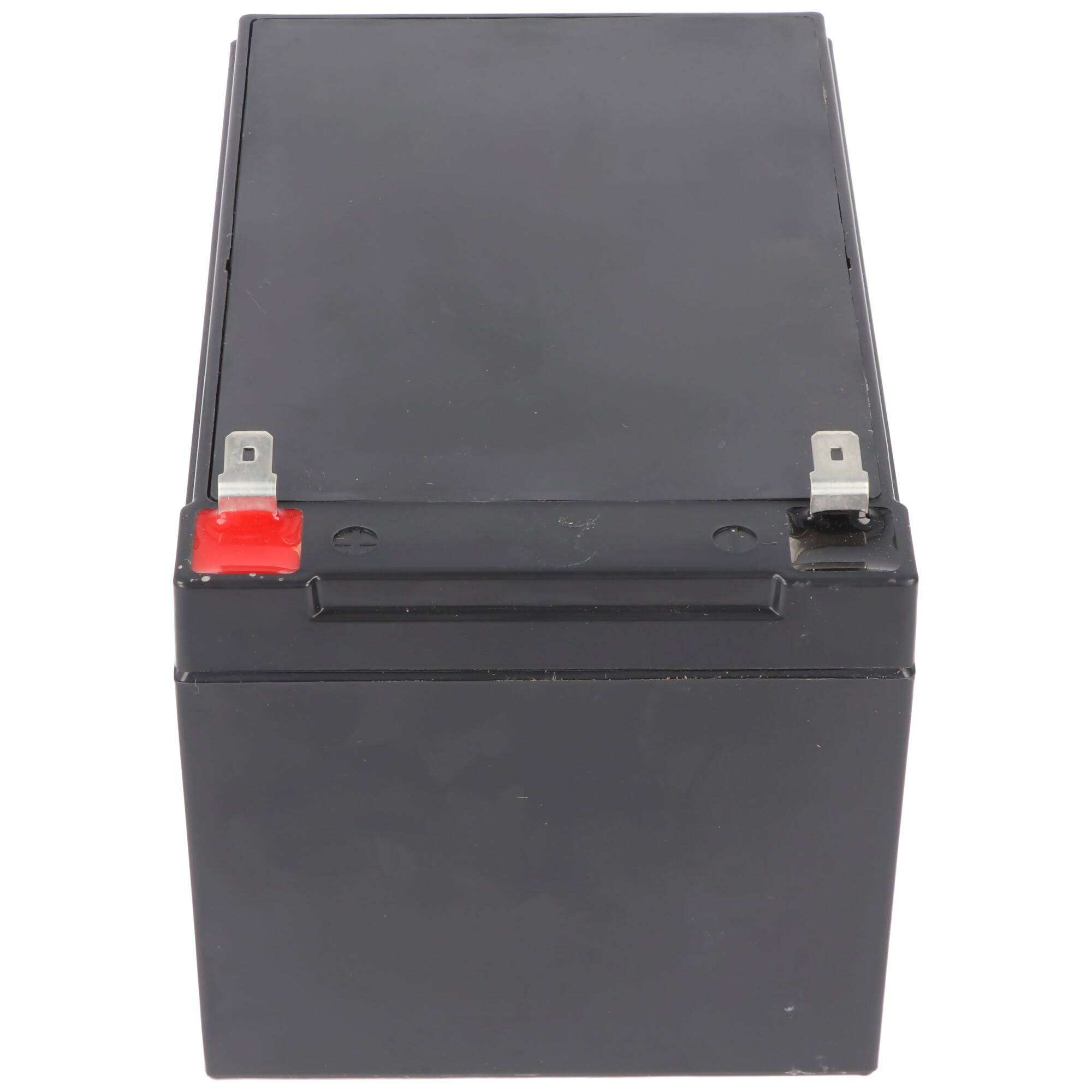 Wiederaufladbare schwarze Batterie mit roten positiven und schwarzen negativen Anschlüssen oben.