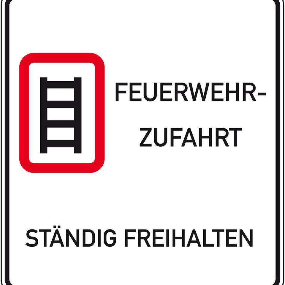 Hinweisschild Feuerwehr-Zufahrt freihalten, Aluminium RA0, reflektierend, 500x500mm, DIN 67520