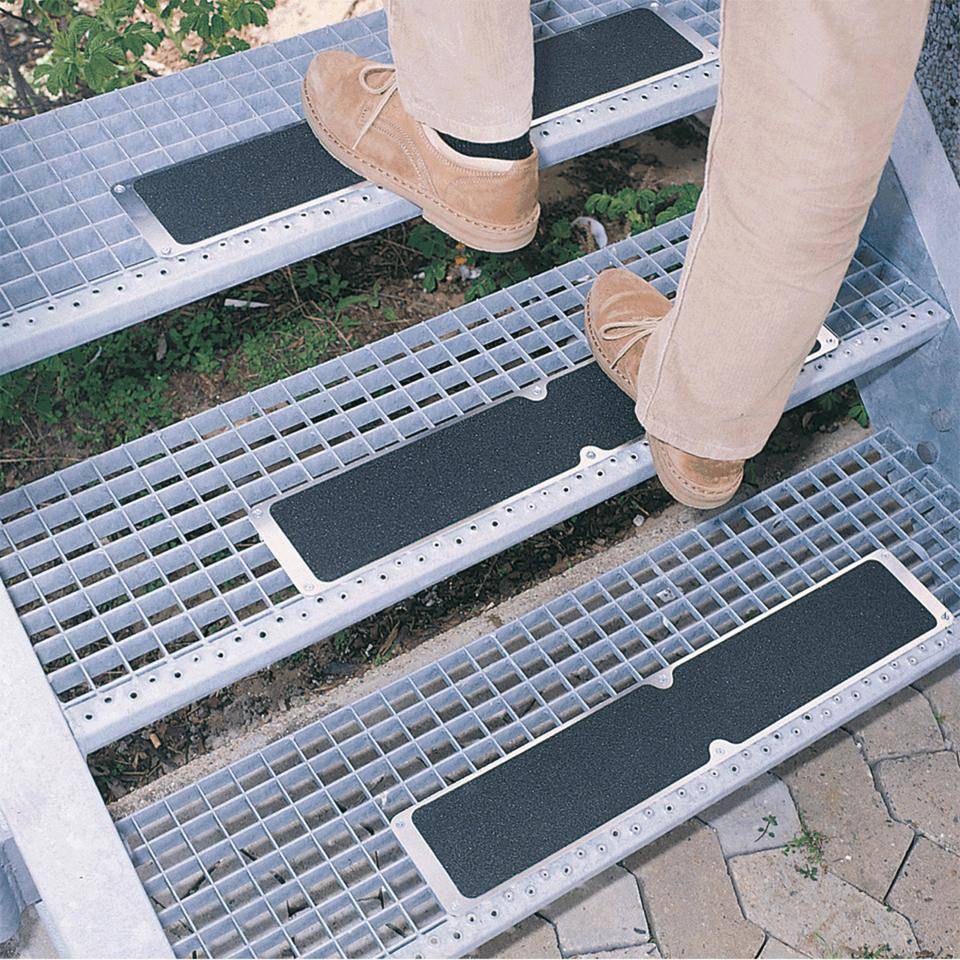 Platte, mit 3M Safety-Walk™-Antirutschbelag, schwarz, Aluminium,114x635mm, Rutschhemmung R13, ASR A1.5