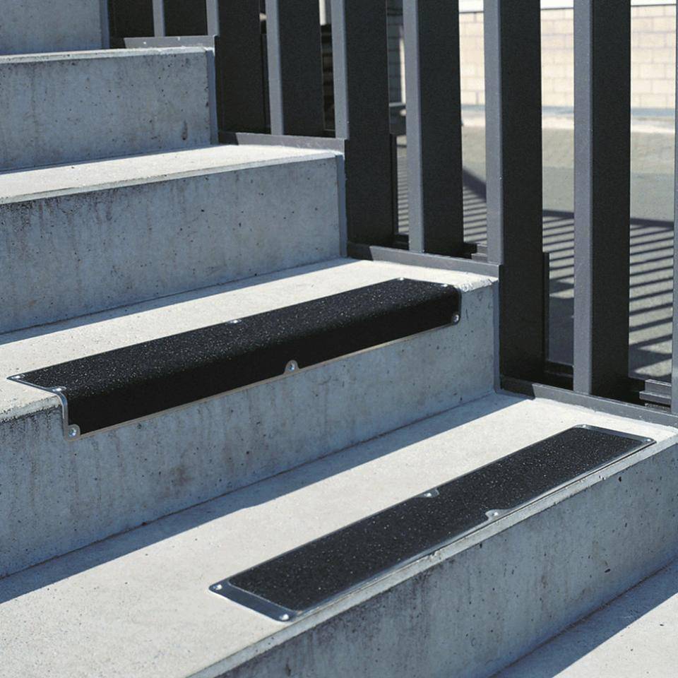 Treppenkantenprofil Extra, mit 3M Safety-Walk™Antirutschbelag, schwarz, 120x1000x45mm, ASR A1.5