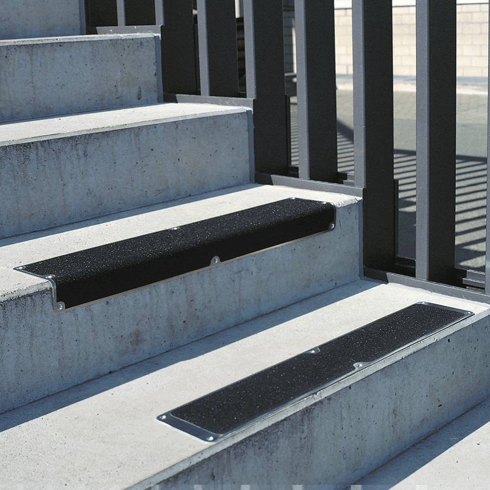 Treppenkantenprofil Extra, mit 3M Safety-Walk™-Antirutschbelag, schwarz, 120x635x45mm, ASR A1.5