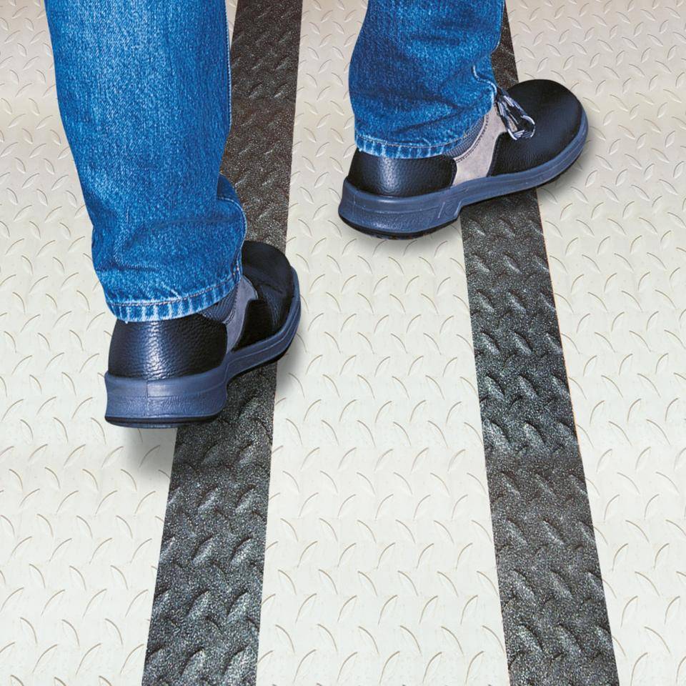 3M™ Safety-Walk™ Antirutschbelag Typ 2, verformbar, schwarz, 150mm, 18,3m/Rolle