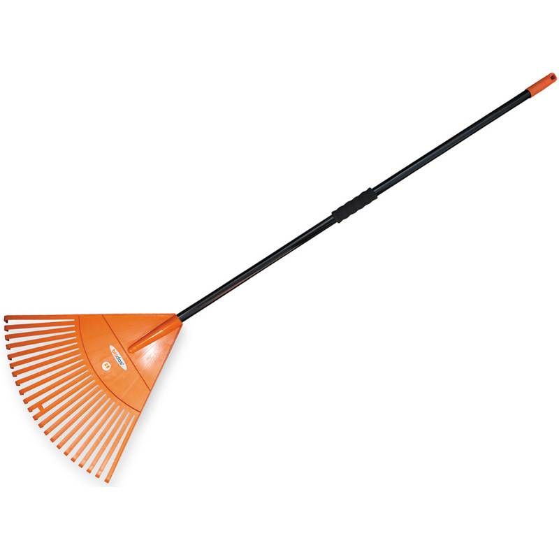 Ein Laubrechen aus Kunststoff in Orange mit einem langen schwarzen Griff, der zum effizienten Zusammenrechen von Blättern und Gartenabfällen entwickelt wurde.