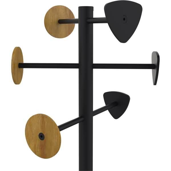 Schwarzes vertikal an der Wand montiertes Regal mit vier horizontalen Stiften und verschiedenen kreisförmigen und dreieckigen Enden aus Holz und dunkelgrau.