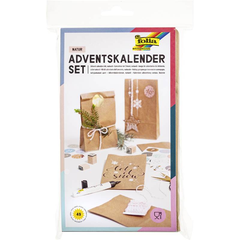 Adventskalender-Set mit DIY-Bastel-Thema, bestehend aus braunen Papiertüten, Bindfaden und dekorativen Elementen für einen natürlichen Look.