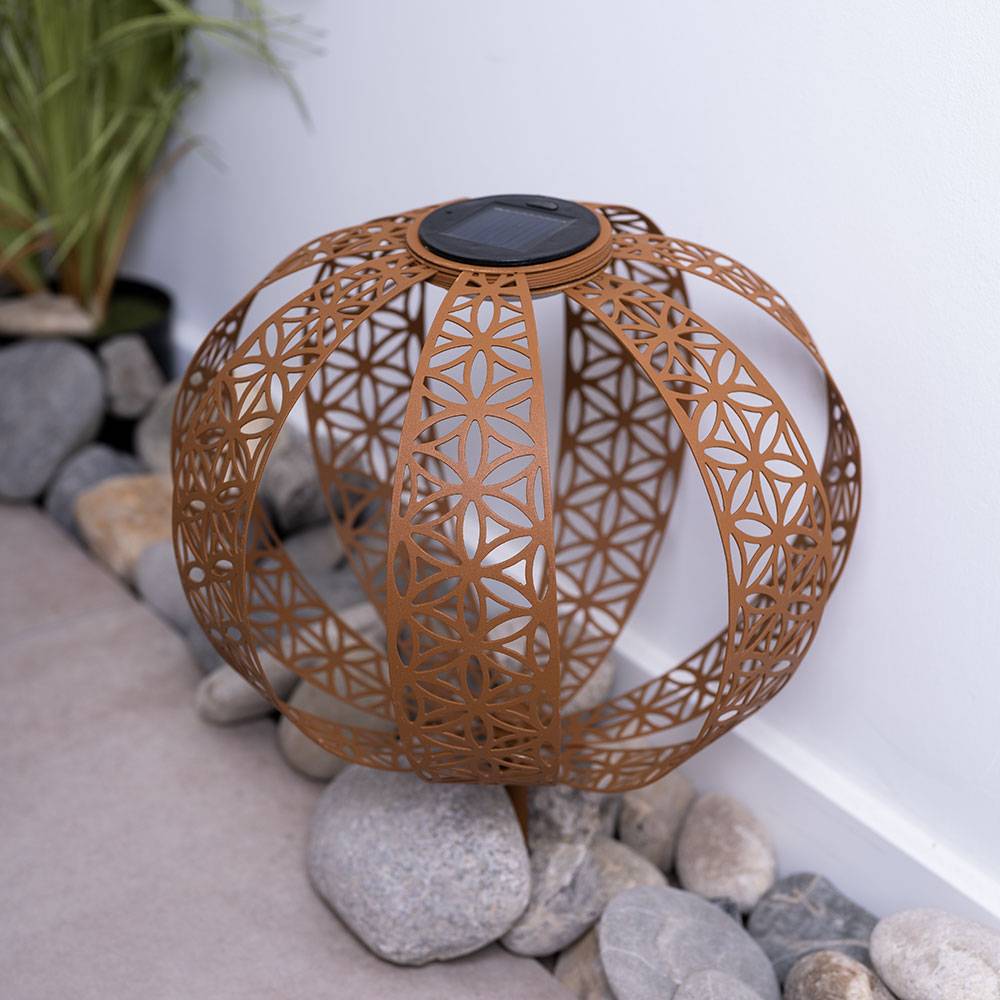 Solarleuchte Solarkugel Rostoptik für Außen rost Garten Solarlampe orientalische Kugel, mit Lichteffekt und Erdspieß, 1x LED warmweiß, D 30 cm