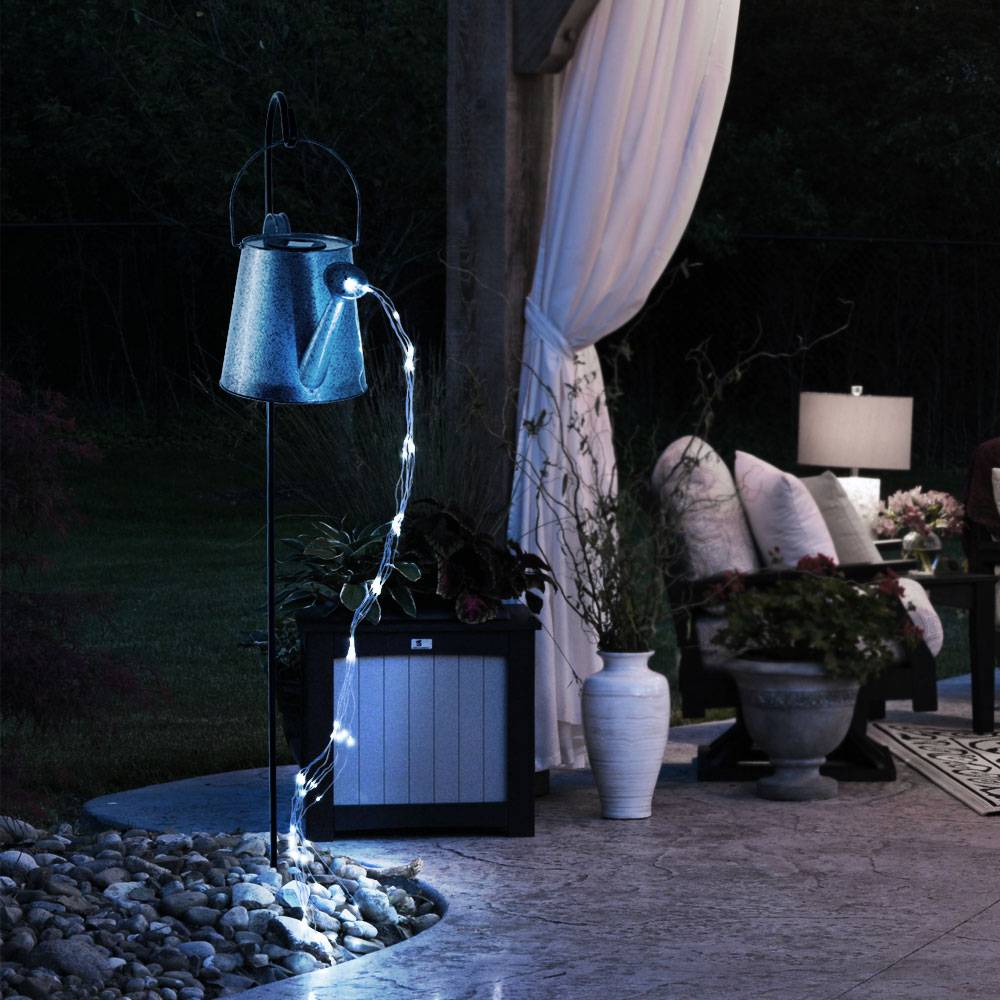Wasserfall Gießkanne Solar LED Garten Deko draußen Gießkanne mit Lichterkette Außen mit Halterung, flackernde LEDs, 80x LED neutralweiß H 130 cm