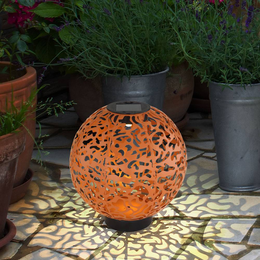 Deko-Solarkugel aus Metall LED Lampe Außenlampe Garten Deko Solarleuchte für Außen, orientalische Dekorstanzungen Ton-Design rot-braun, 1x LED warm