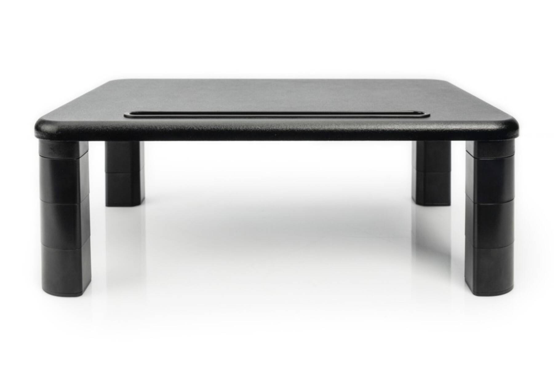 Ein schwarzer Monitorständer mit elegantem, modernem Design, auf vier Beinen erhöht, geeignet zur Organisation und Optimierung des Schreibtischplatzes.