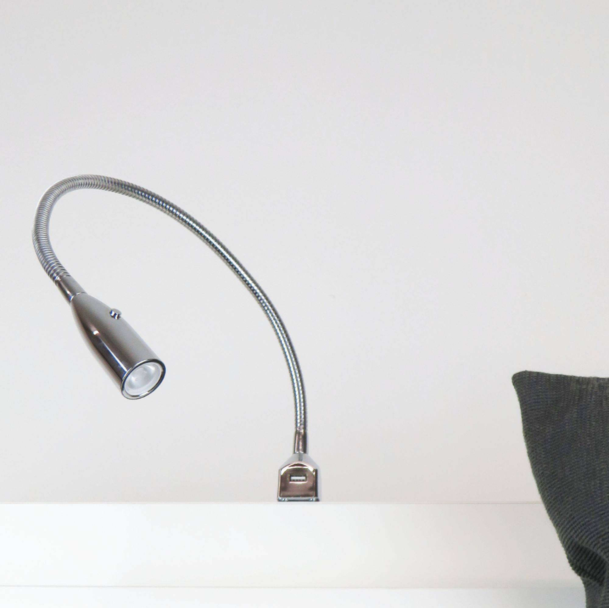kalb | Flexible LED Bettleuchte verchromt warmweiß Leseleuchte mit integrierter USB Ladefunktion