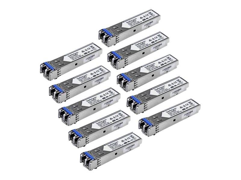 Acht optische Transceiver-Module diagonal auf weißem Hintergrund angeordnet, jeweils silberfarben mit blauen Verriegelungsdetails.