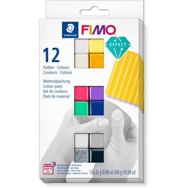 Packung FIMO Effect Modelliermasse mit der Aufschrift '12 Farben - Colours - Couleurs - Colores', zeigt vier Farbmuster und gelbe Tonmasse-Stangen.