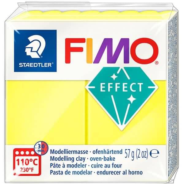 Packung STAEDTLER FIMO EFFECT gelber Modelliermasse zum Backen im Ofen, 57 g, mit auf dem Etikett angegebener Aushärtungstemperatur von 110°C.