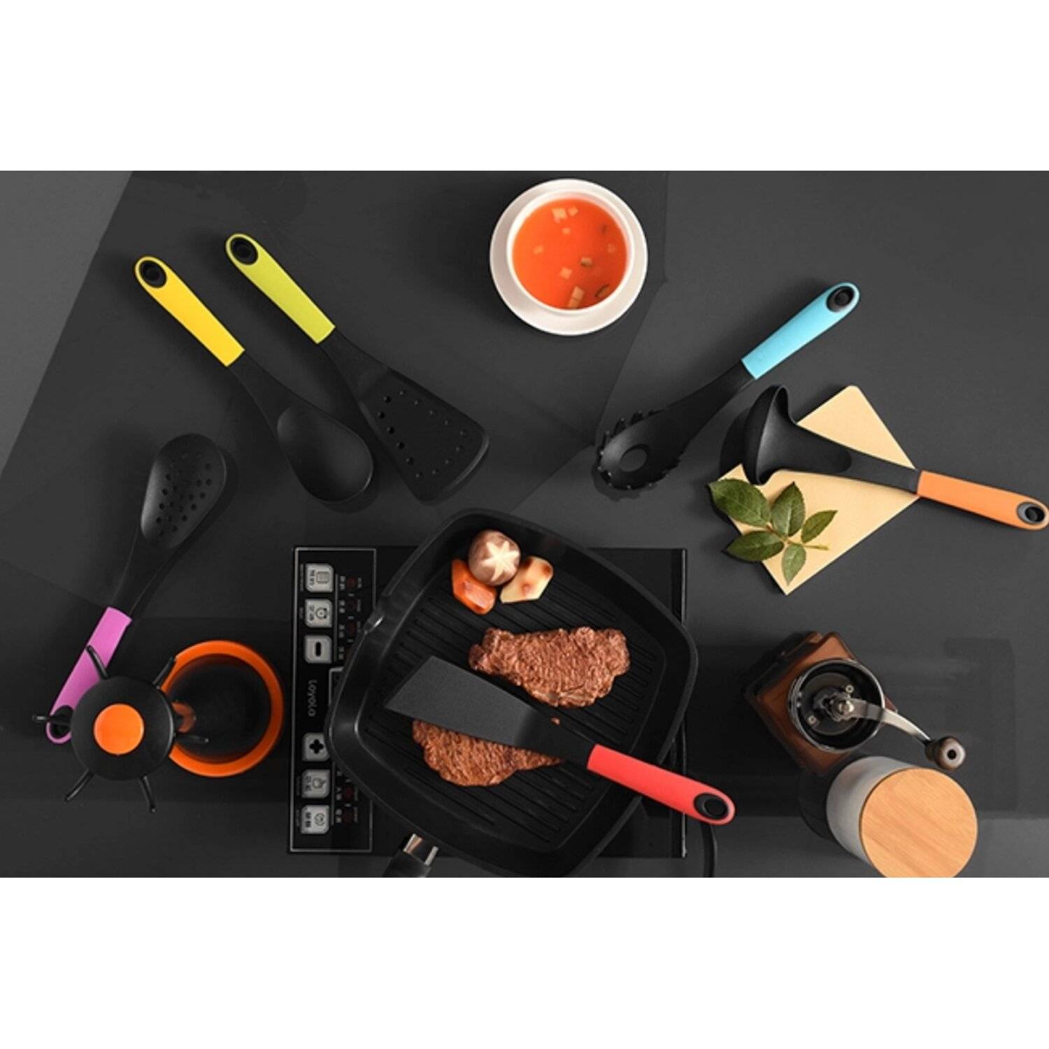 Küchenhelfer 7-teilig Spaghettiheber, Schöpfkelle, Pfannenwender, Servierlöffel Kochbesteck Drehbar Gastronomie Motiv 1